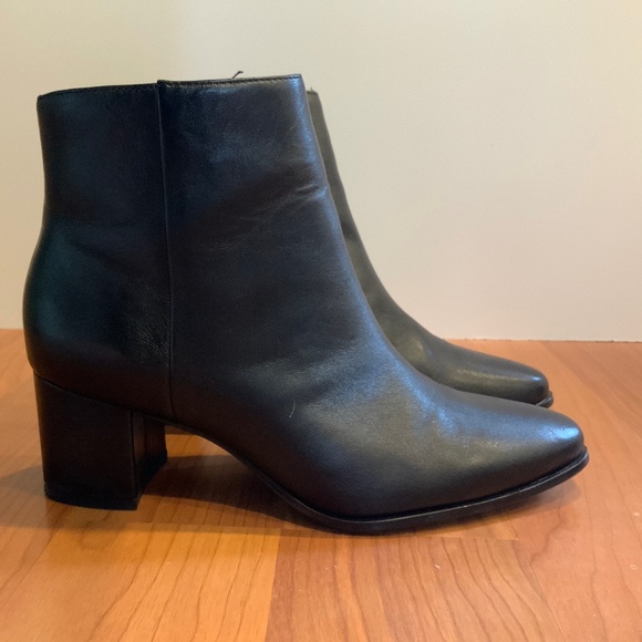 Calvin Klein Black Pointed Toe Bootie Sz 7.5 - Picture 1 of 3